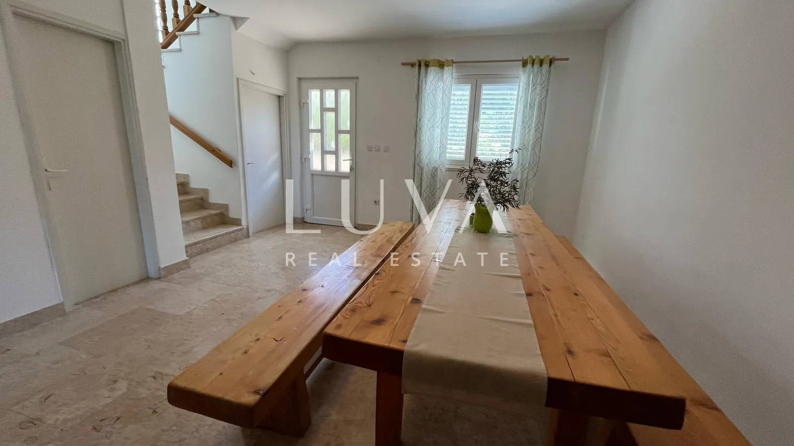 Čiovo, apartmanska kuća 540m2 s pogledom na more, prodaja