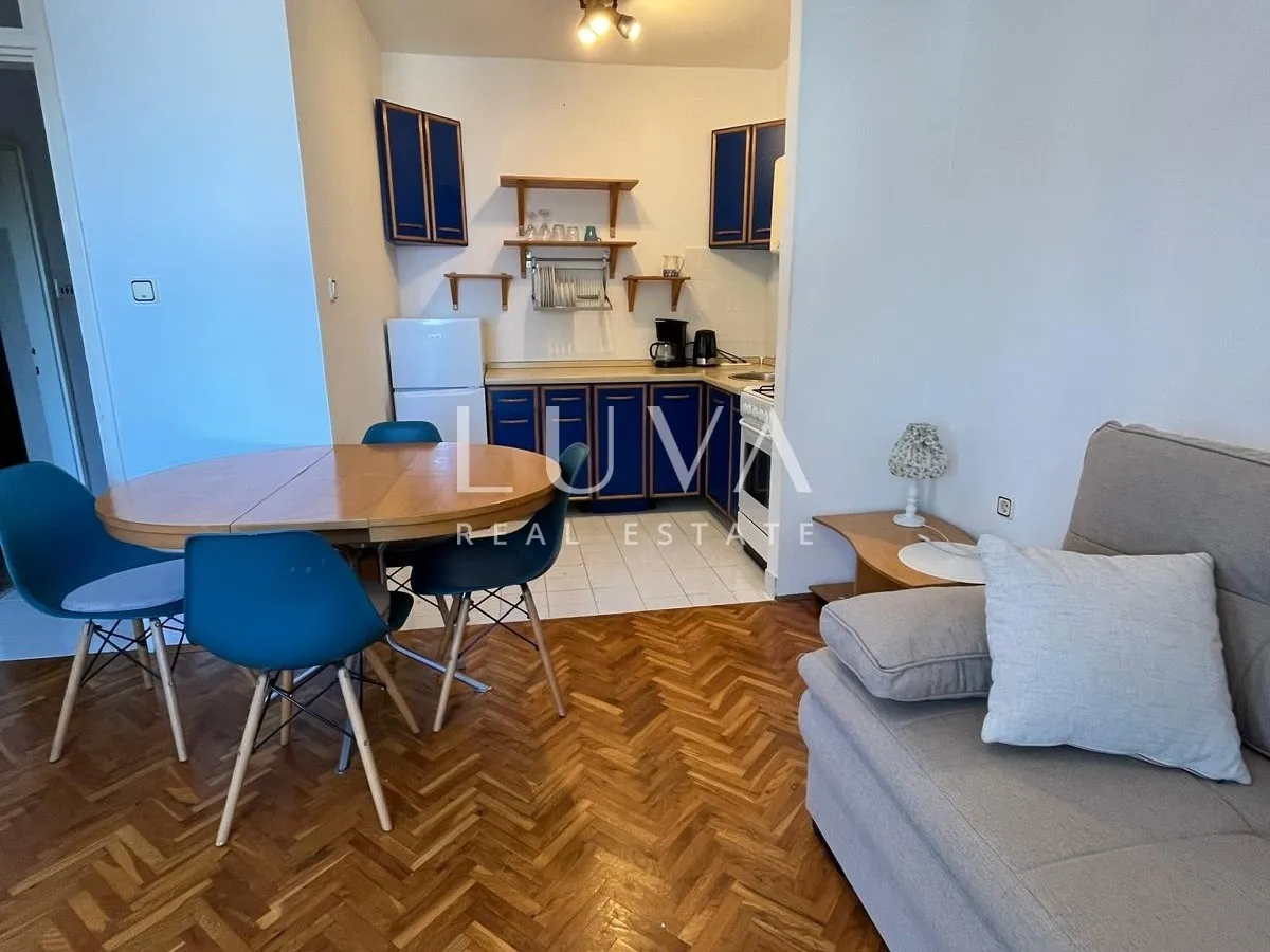 Čiovo, apartmanska kuća 540m2 s pogledom na more, prodaja