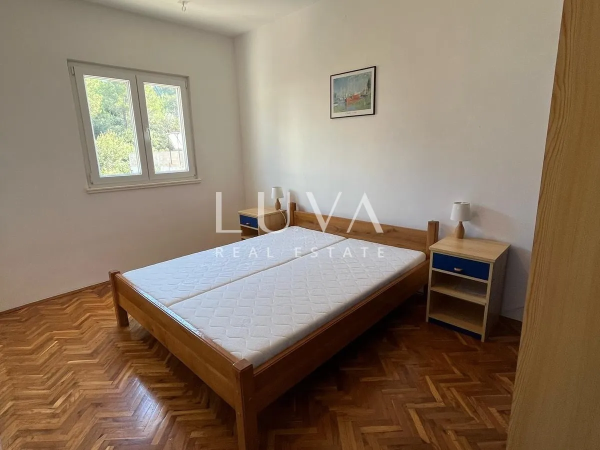 Čiovo, apartmanska kuća 540m2 s pogledom na more, prodaja