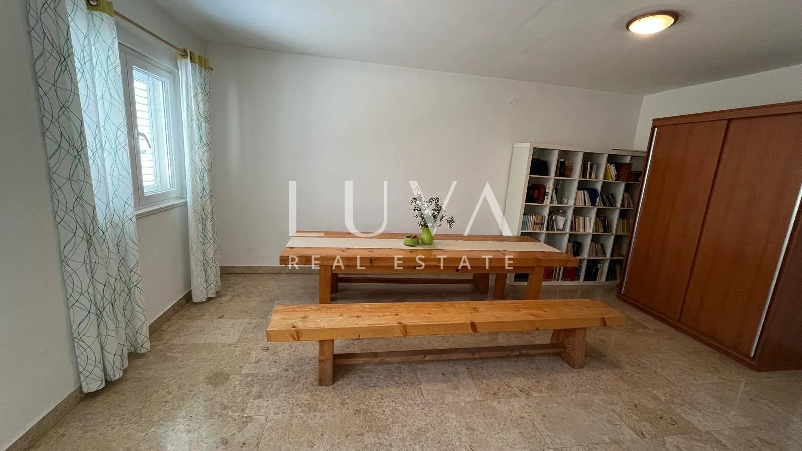 Čiovo, apartmanska kuća 540m2 s pogledom na more, prodaja