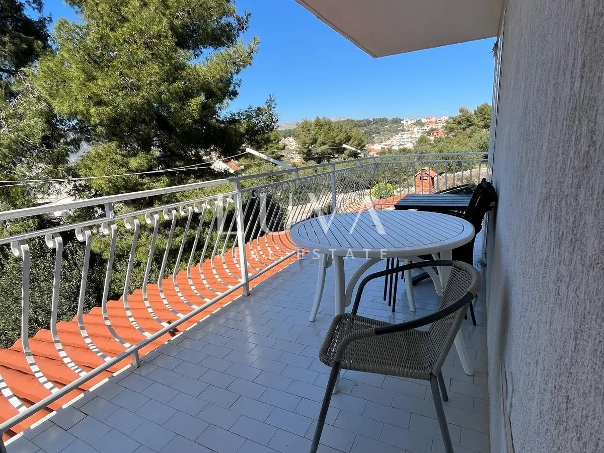 Čiovo, apartmanska kuća 540m2 s pogledom na more, prodaja
