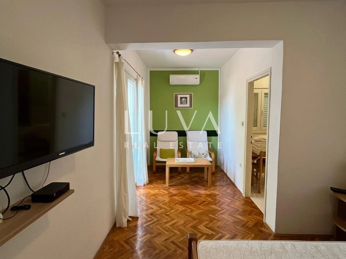 Čiovo, apartmanska kuća 540m2 s pogledom na more, prodaja