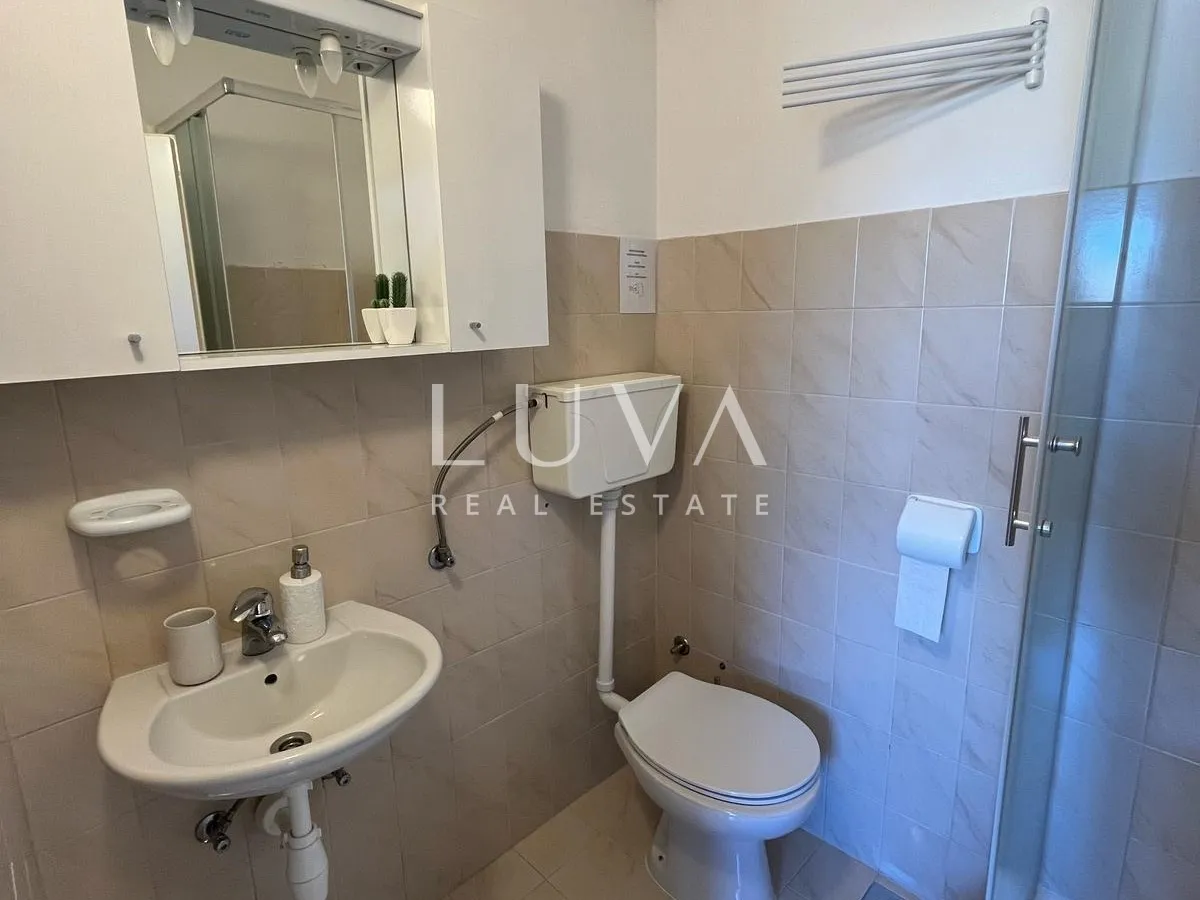 Čiovo, apartmanska kuća 540m2 s pogledom na more, prodaja