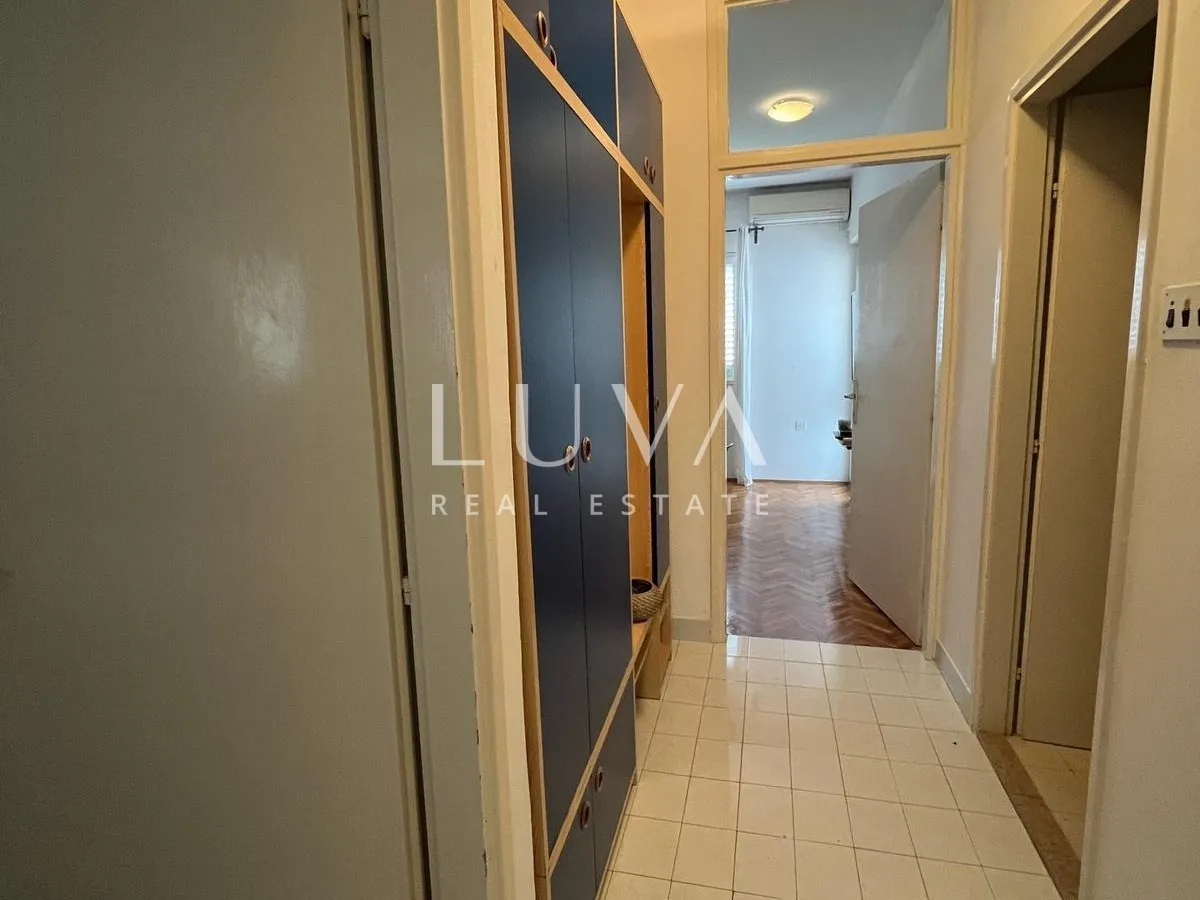Čiovo, apartmanska kuća 540m2 s pogledom na more, prodaja