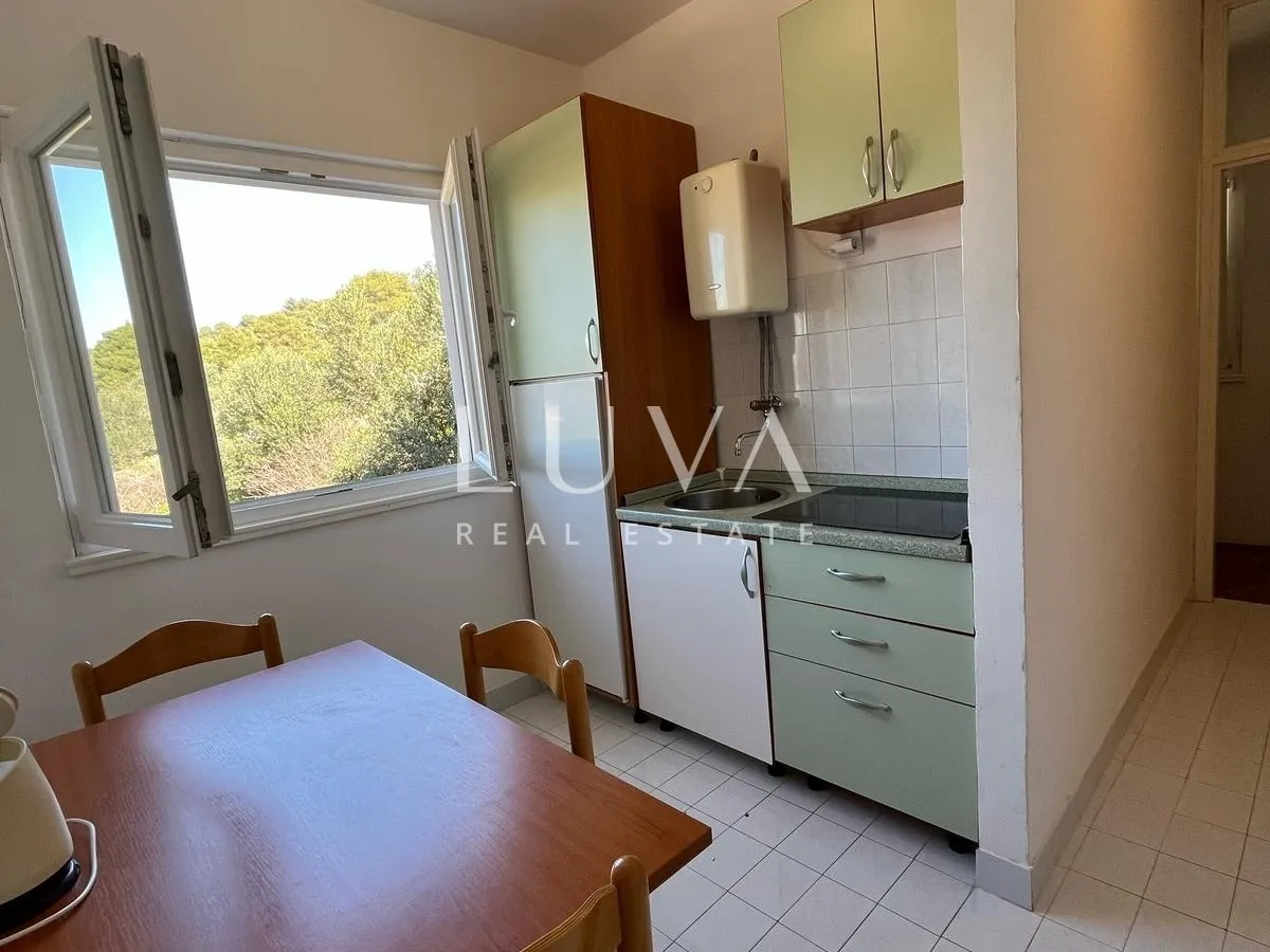 Čiovo, apartmanska kuća 540m2 s pogledom na more, prodaja