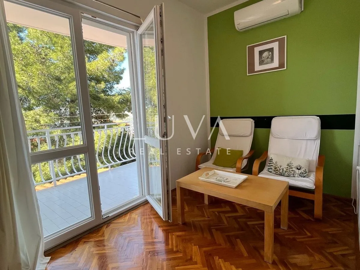 Čiovo, apartmanska kuća 540m2 s pogledom na more, prodaja