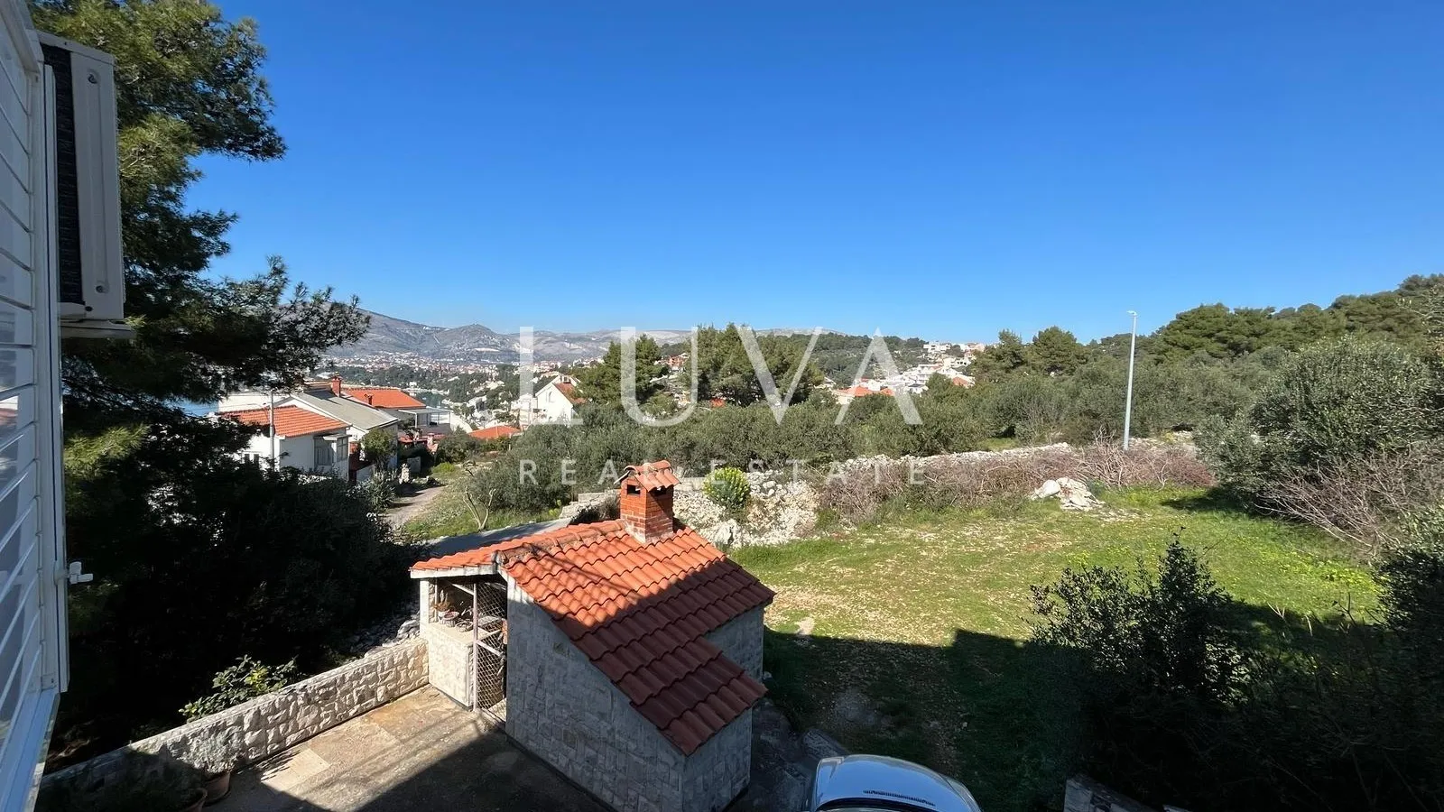 Čiovo, apartmanska kuća 540m2 s pogledom na more, prodaja