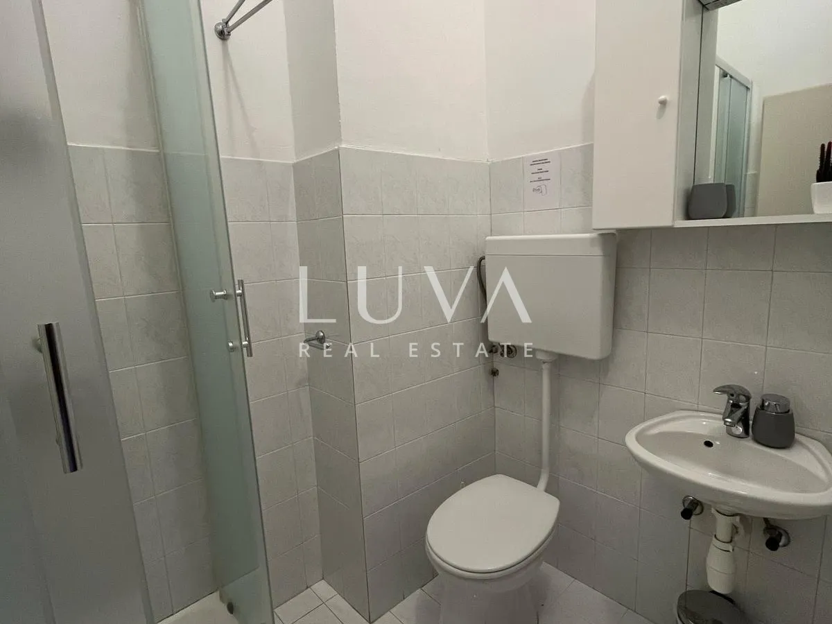 Čiovo, apartmanska kuća 540m2 s pogledom na more, prodaja