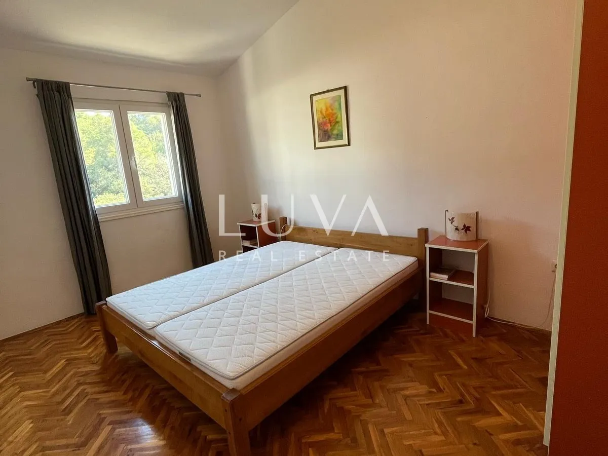 Čiovo, apartmanska kuća 540m2 s pogledom na more, prodaja