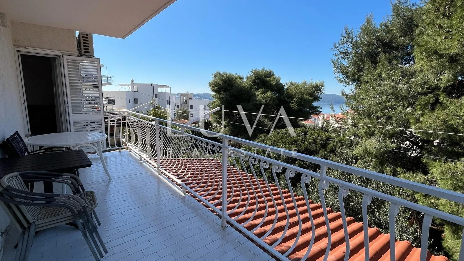 Čiovo, apartmanska kuća 540m2 s pogledom na more, prodaja