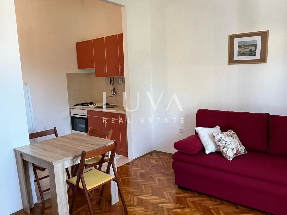 Čiovo, apartmanska kuća 540m2 s pogledom na more, prodaja