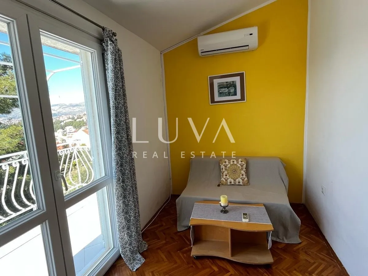 Čiovo, apartmanska kuća 540m2 s pogledom na more, prodaja