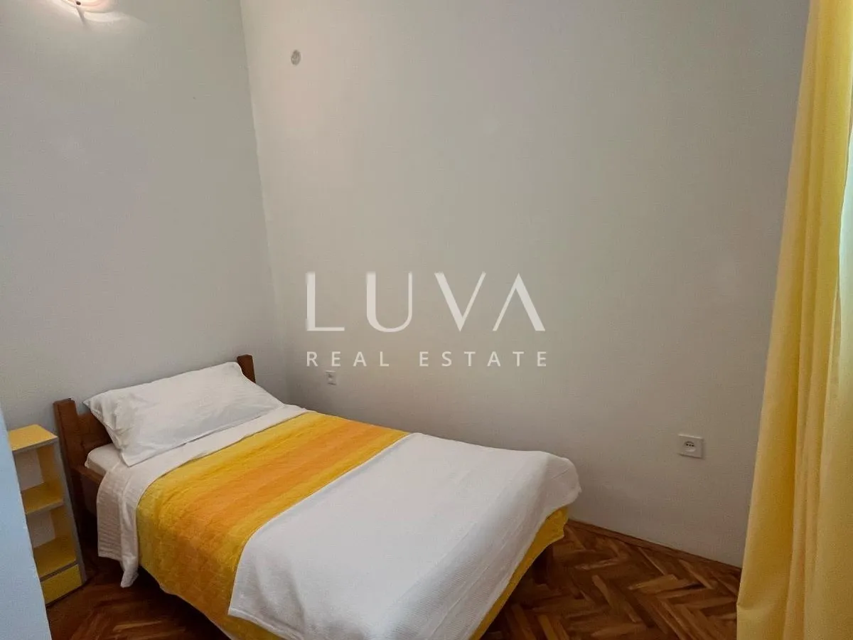 Čiovo, apartmanska kuća 540m2 s pogledom na more, prodaja