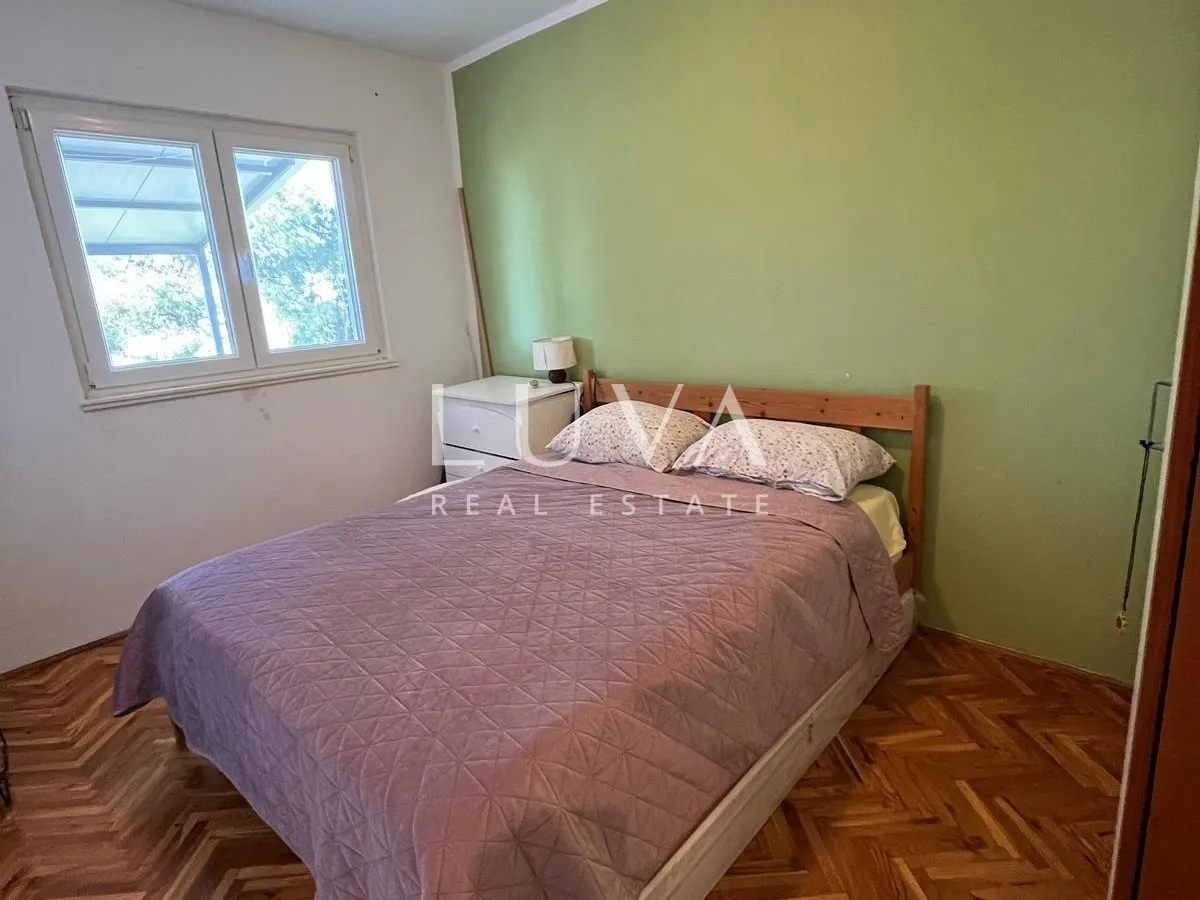 Čiovo, apartmanska kuća 540m2 s pogledom na more, prodaja