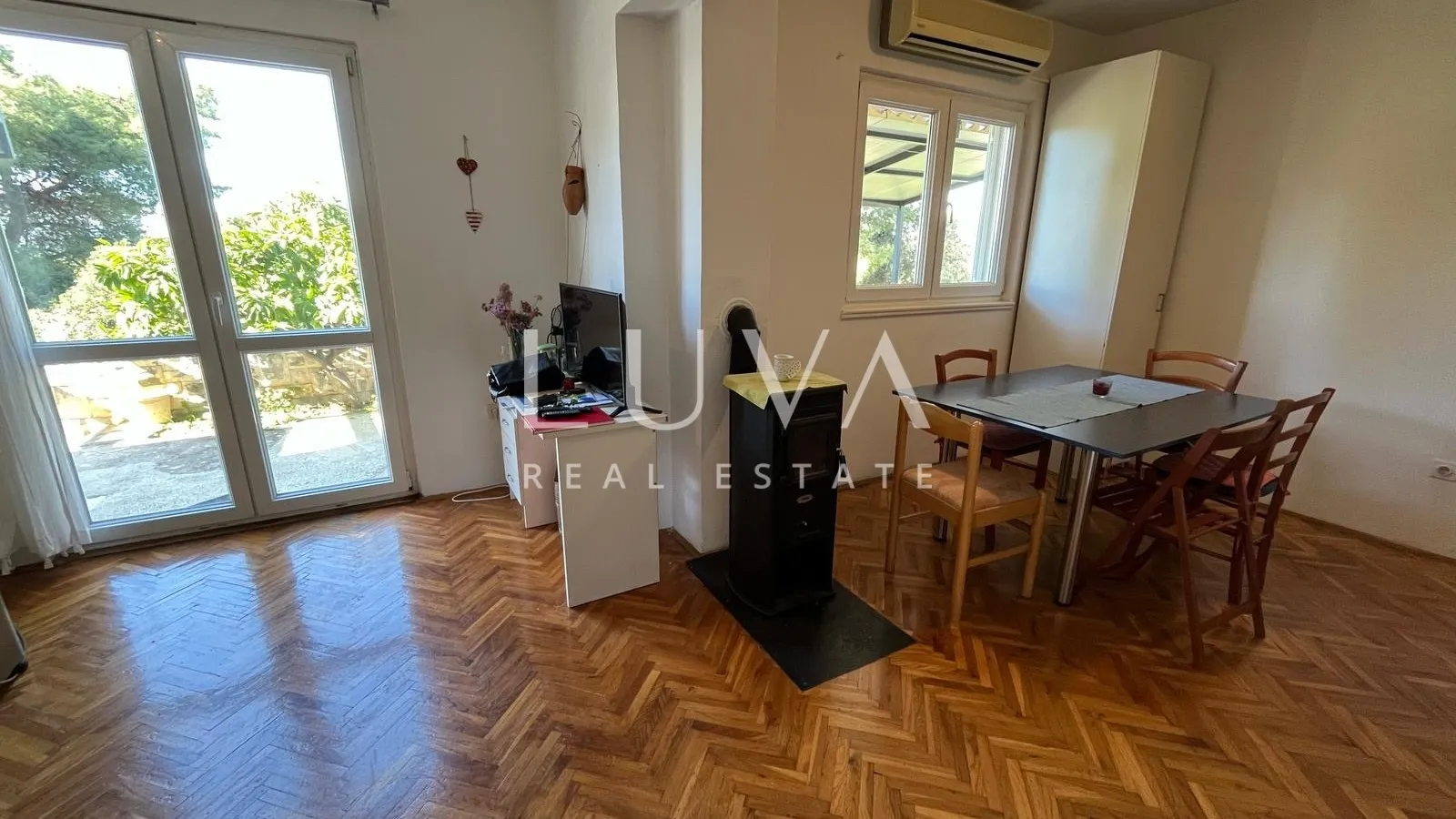 Čiovo, apartmanska kuća 540m2 s pogledom na more, prodaja