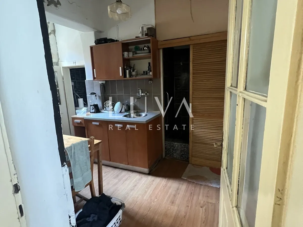 Zagreb, centar, Radićeva, stan 100m2 za adaptaciju