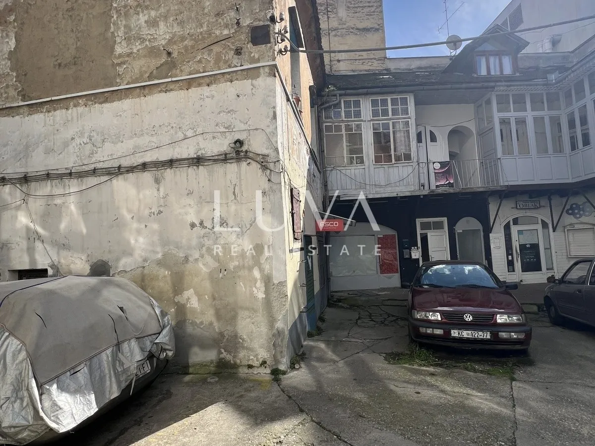 Zagreb, centar, Radićeva, stan 100m2 za adaptaciju