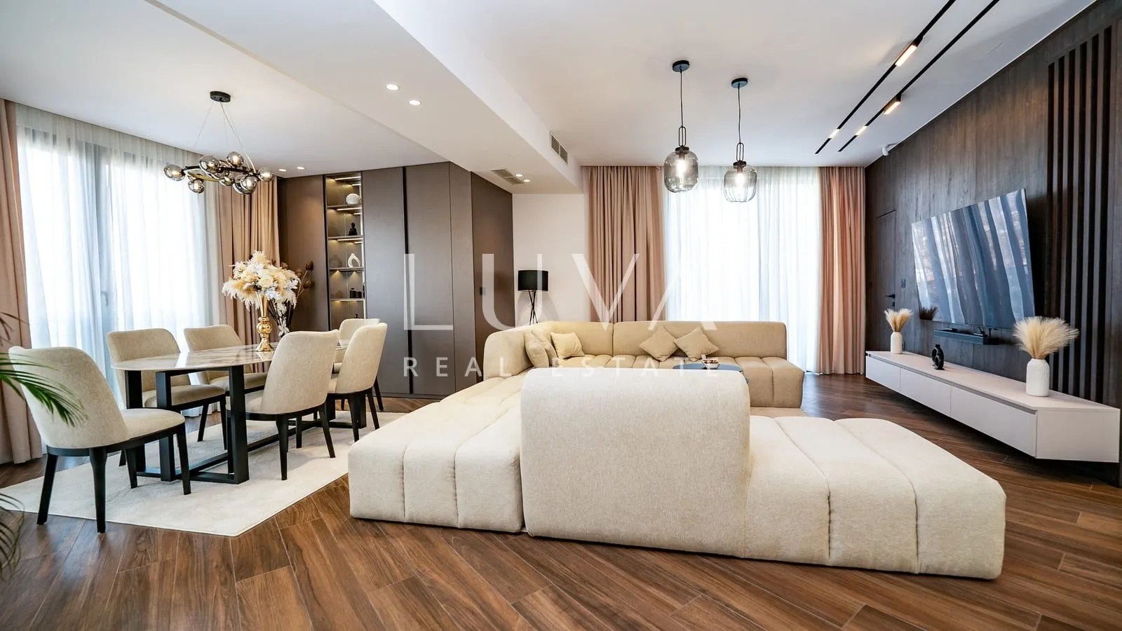Trogir, luksuzna vila s bazenom i pogledom na more na prodaju