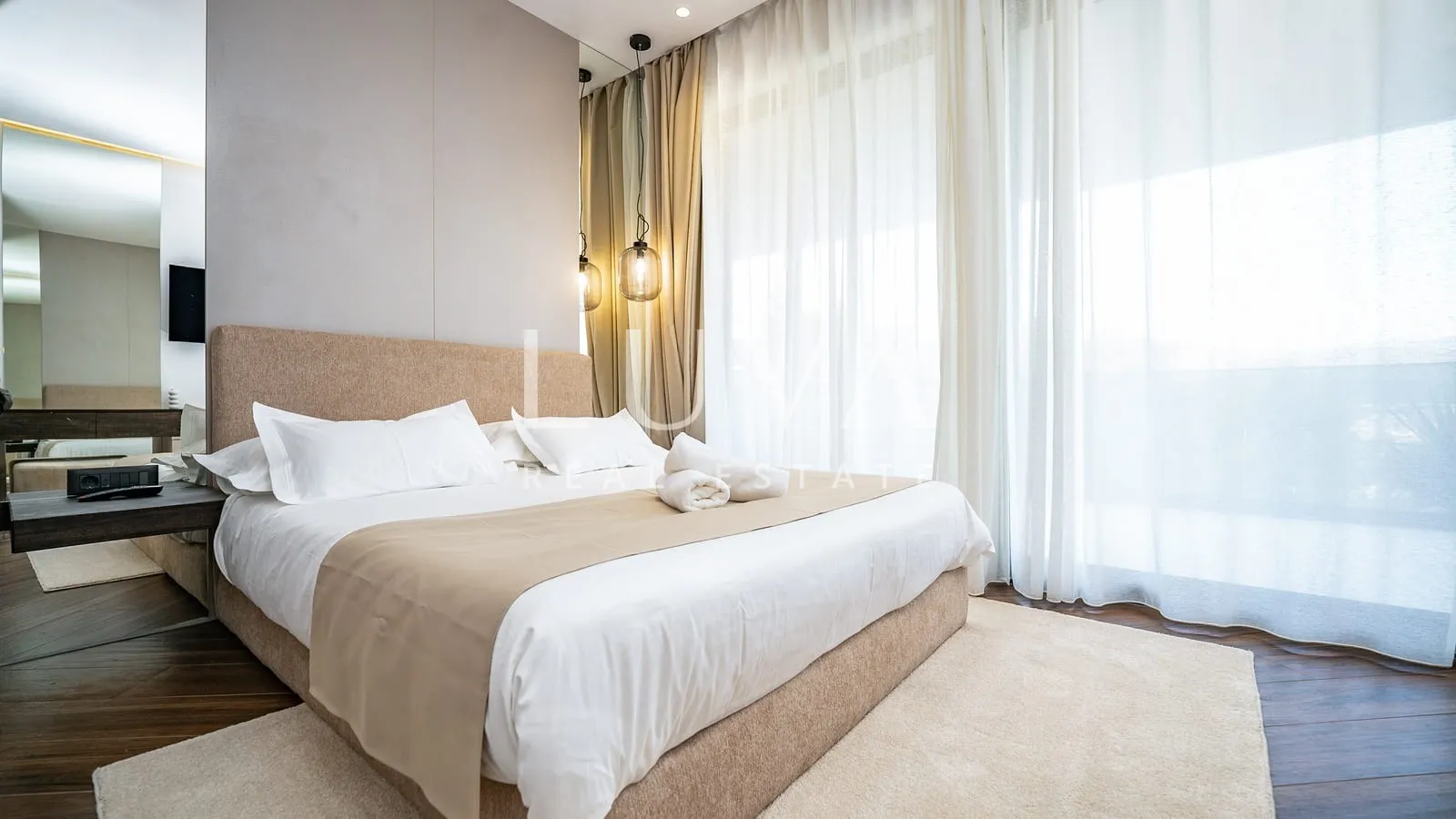 Trogir, luksuzna vila s bazenom i pogledom na more na prodaju