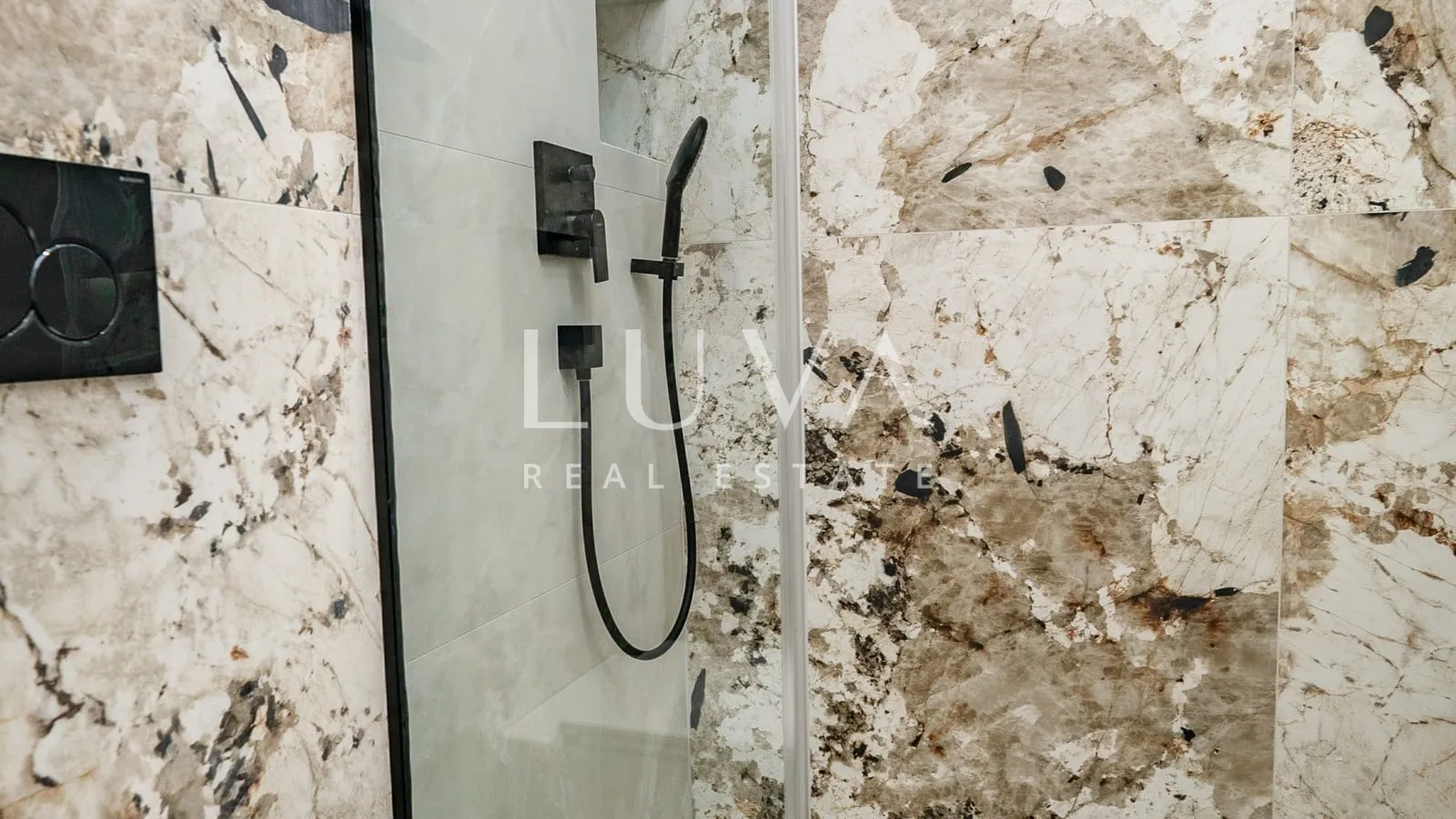 Trogir, luksuzna vila s bazenom i pogledom na more na prodaju