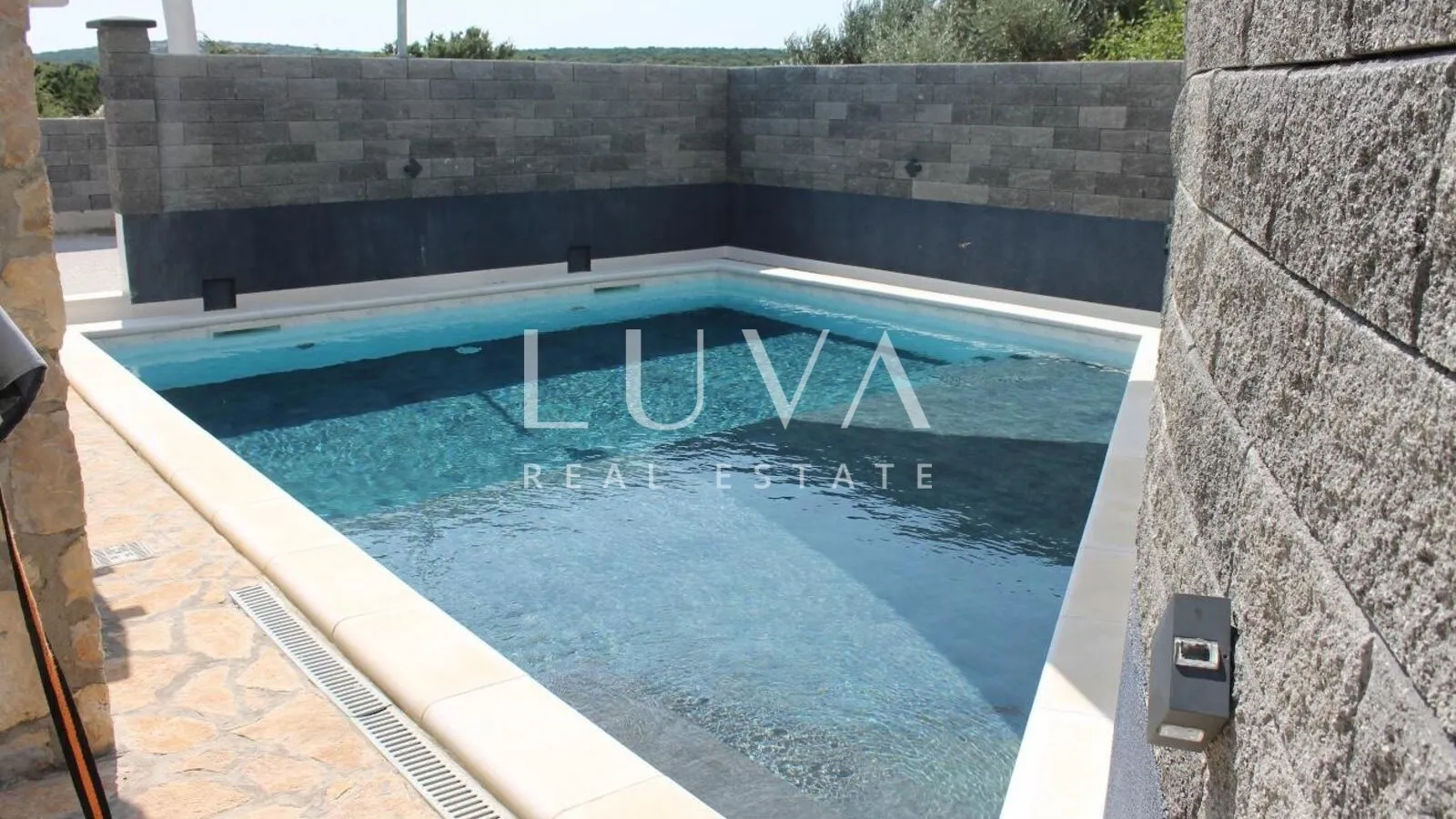 Proboj, Pag, 100m2 house with pool, for sale