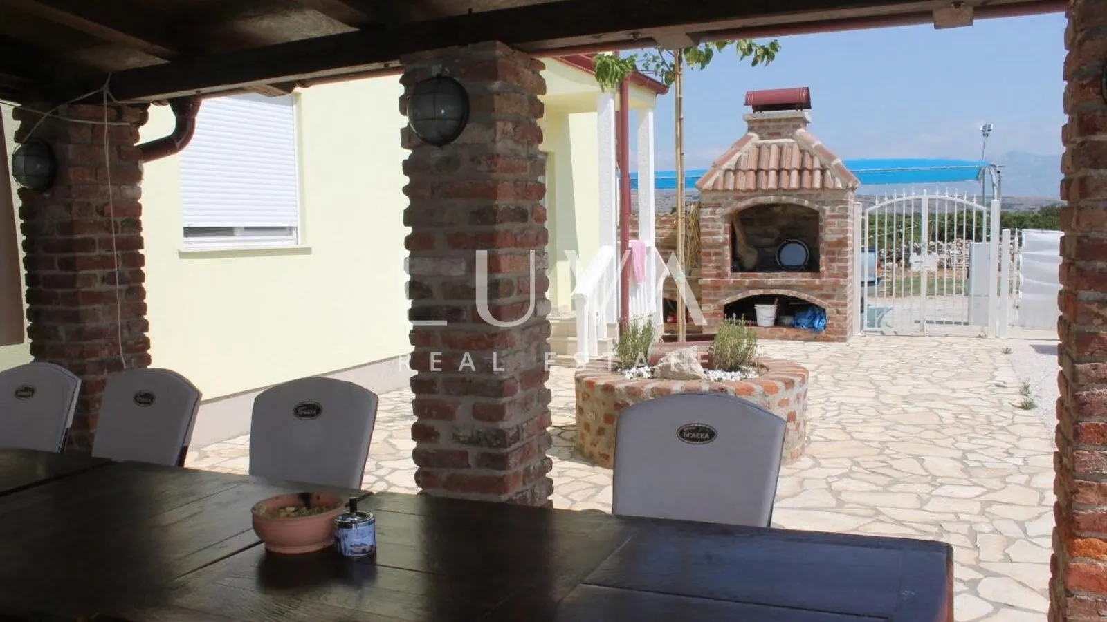 Proboj, Pag, 100m2 house with pool, for sale