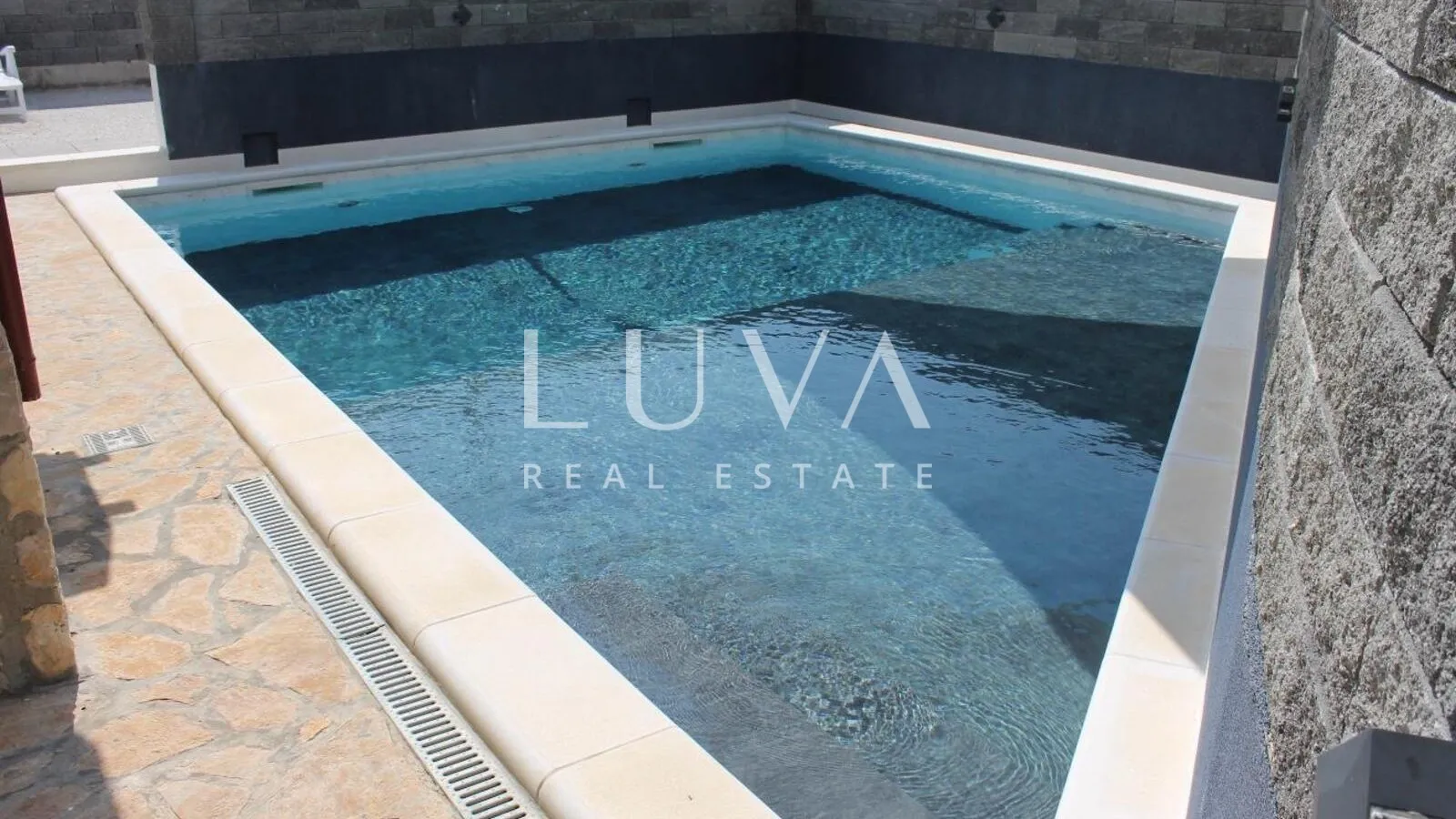 Proboj, Pag, 100m2 house with pool, for sale