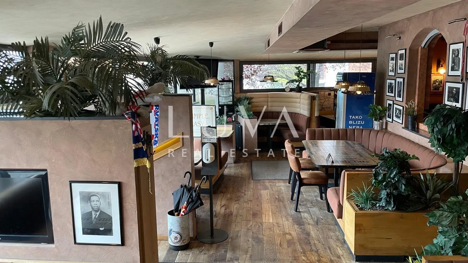 Zagreb, Vrbani, ugostiteljski objekt s dvoetažnim stanom 450m2