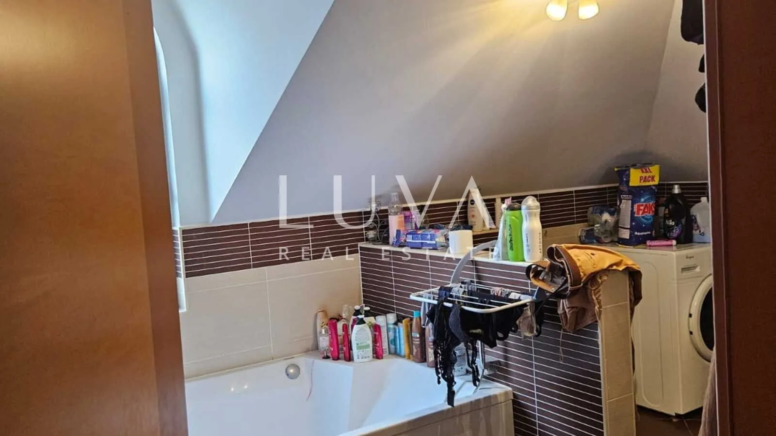 Zagreb, Vrbani, ugostiteljski objekt s dvoetažnim stanom 450m2