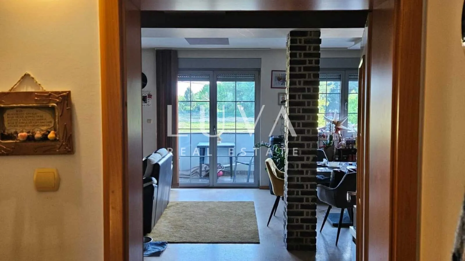 Zagreb, Vrbani, ugostiteljski objekt s dvoetažnim stanom 450m2