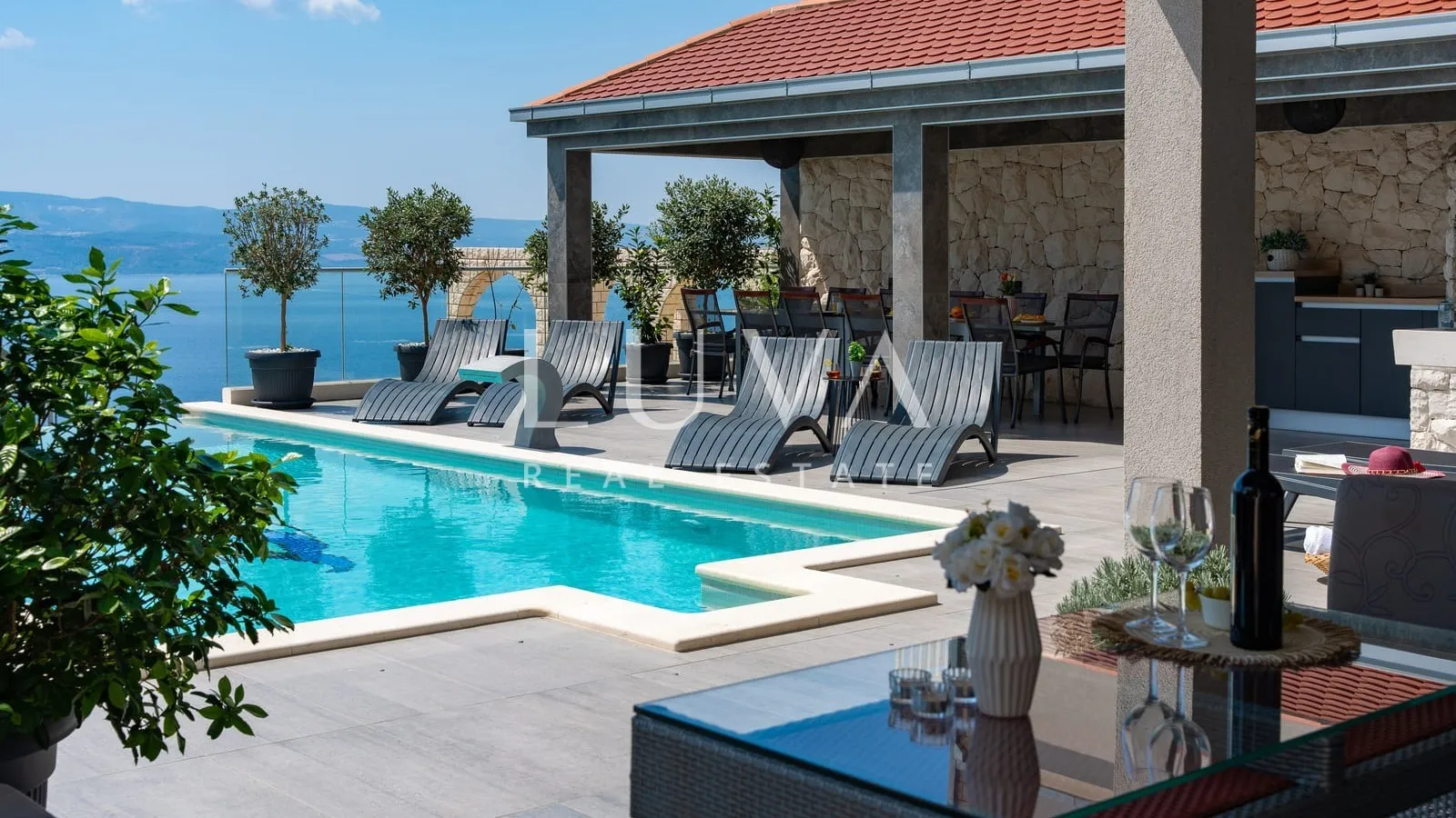 Stanići, Omiš, luksuzna vila s bazenom blizu mora na prodaju