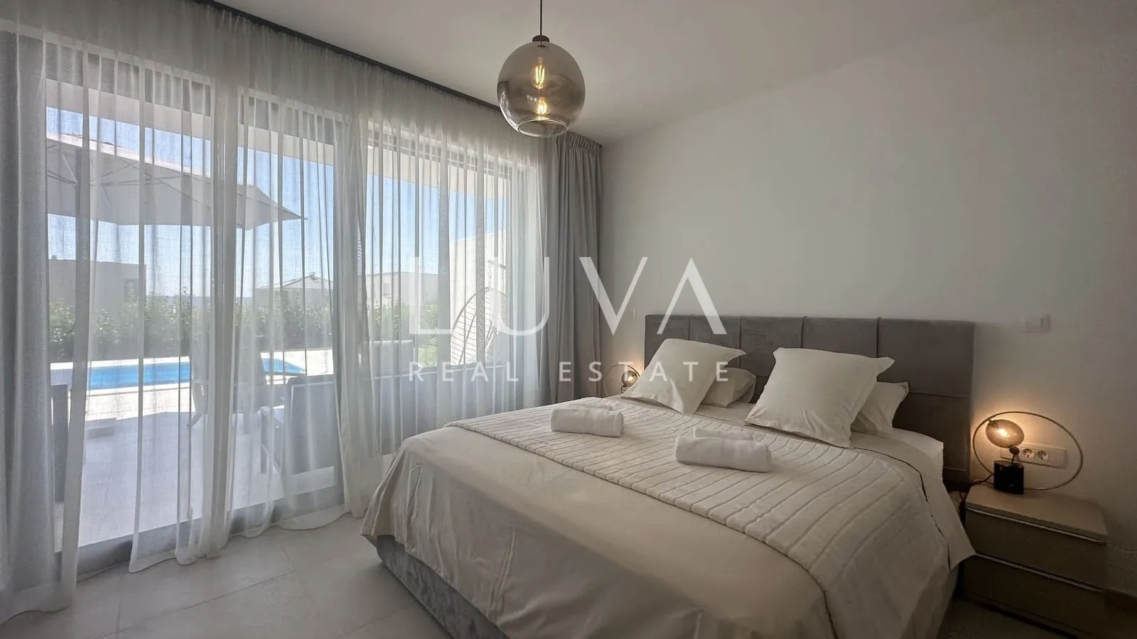 Kaštel Stari, Split, moderna luksuzna vila s bazenom na prodaju