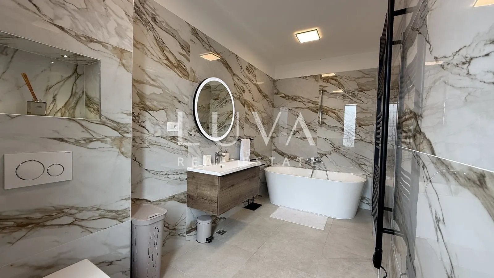 Kaštel Stari, Split, moderna luksuzna vila s bazenom na prodaju