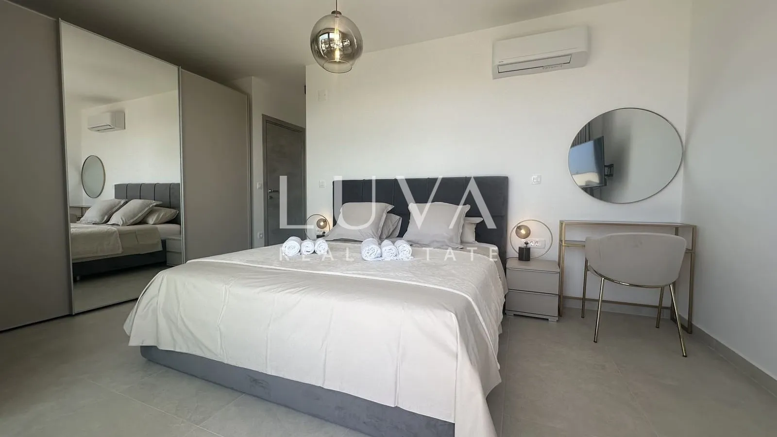 Kaštel Stari, Split, moderna luksuzna vila s bazenom na prodaju