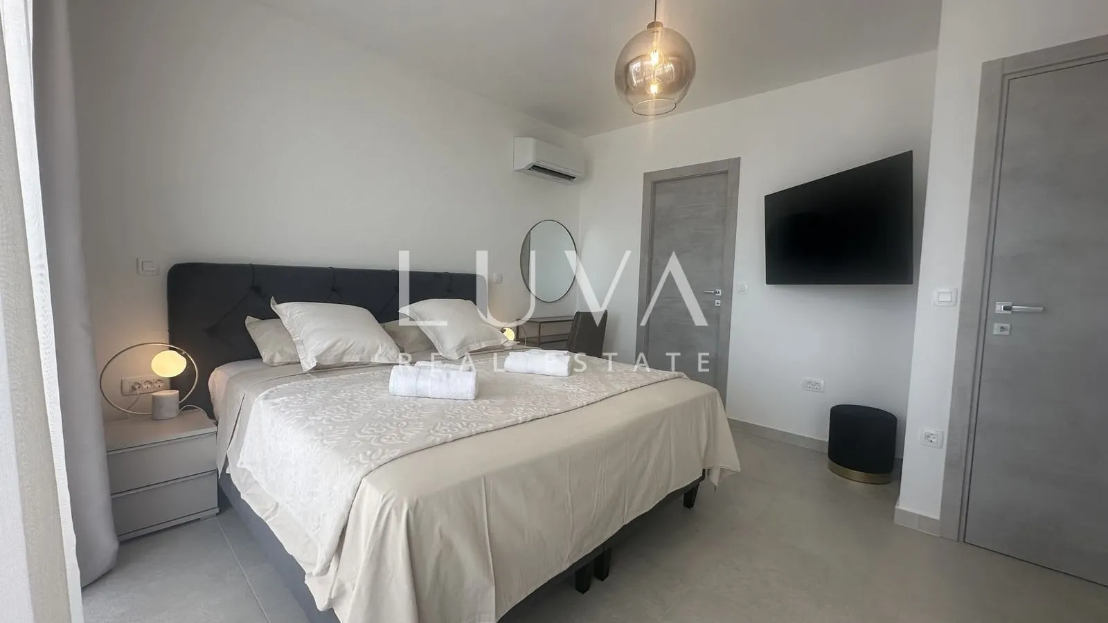 Kaštel Stari, Split, moderna luksuzna vila s bazenom na prodaju