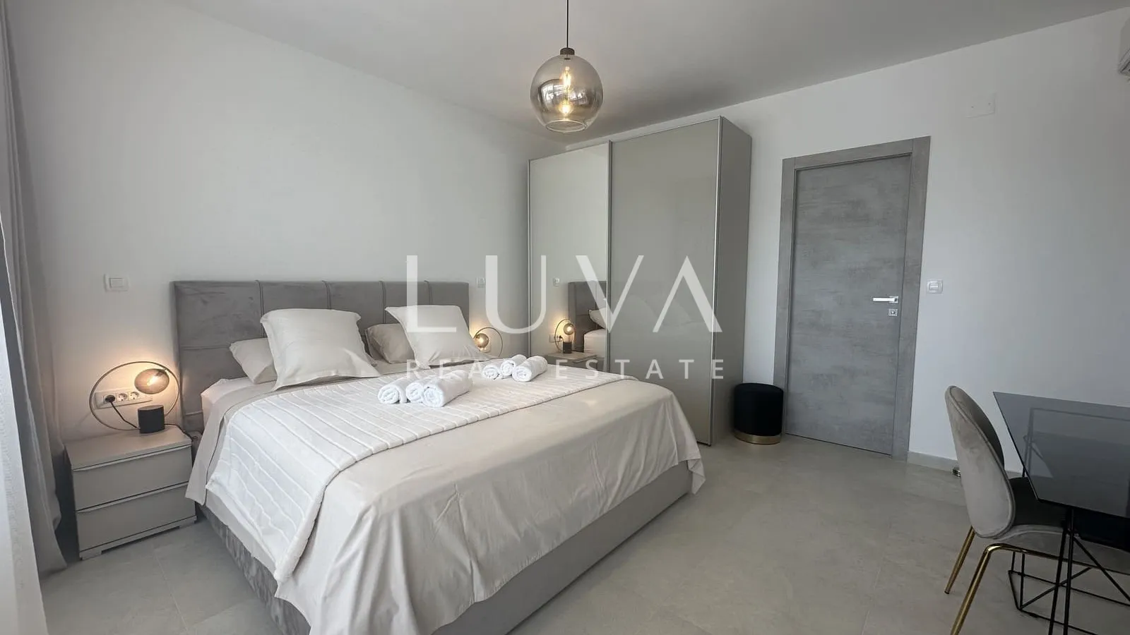 Kaštel Stari, Split, moderna luksuzna vila s bazenom na prodaju