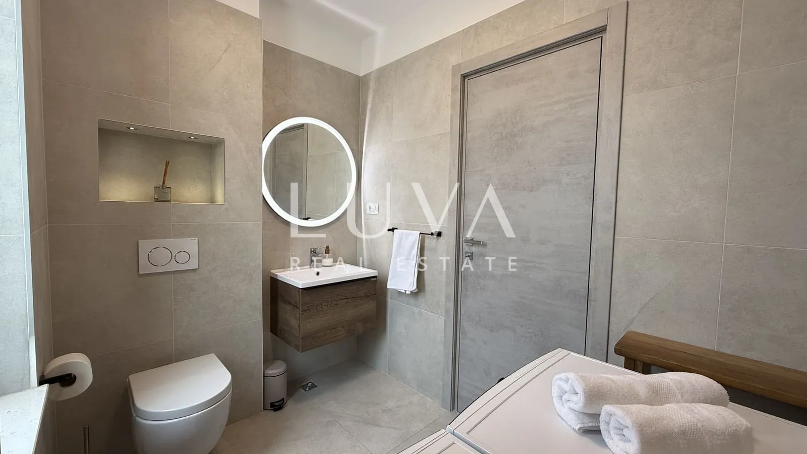 Kaštel Stari, Split, moderna luksuzna vila s bazenom na prodaju
