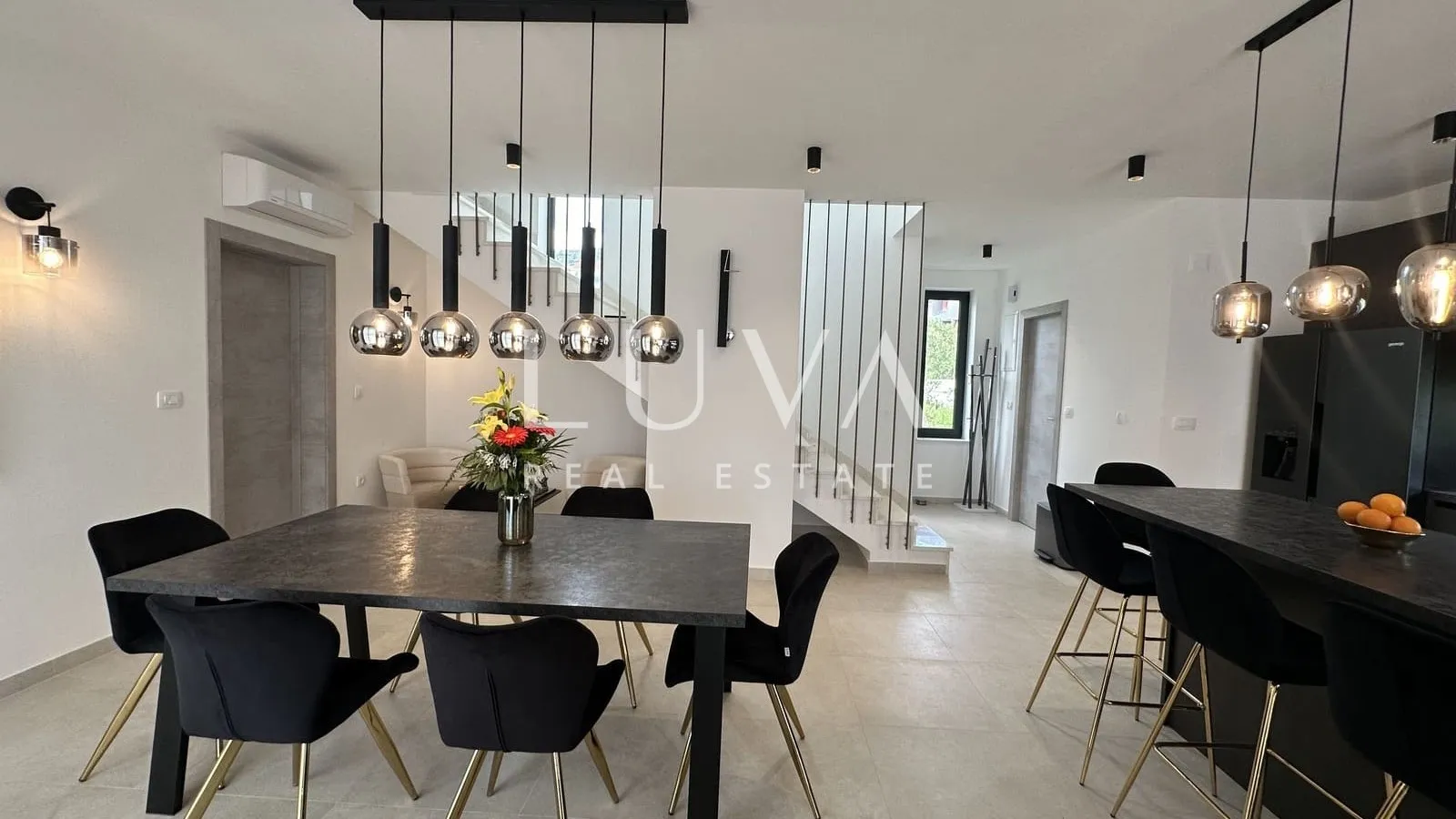 Kaštel Stari, Split, moderna luksuzna vila s bazenom na prodaju
