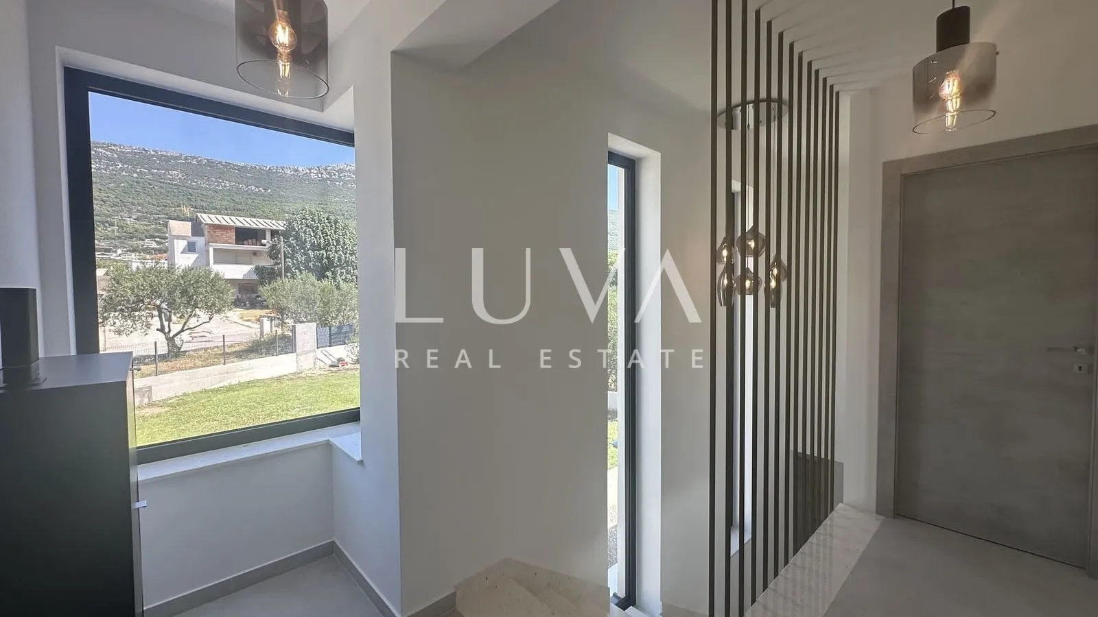 Kaštel Stari, Split, moderna luksuzna vila s bazenom na prodaju