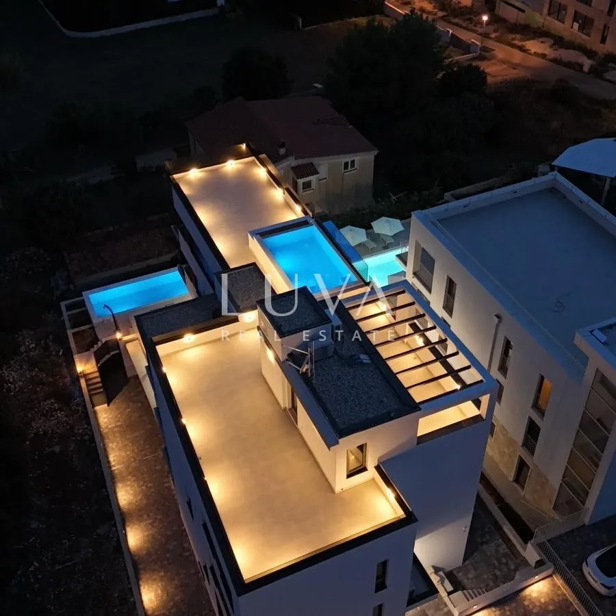 Luxury Seaside Apartment with Pool – Kožino, Zadar