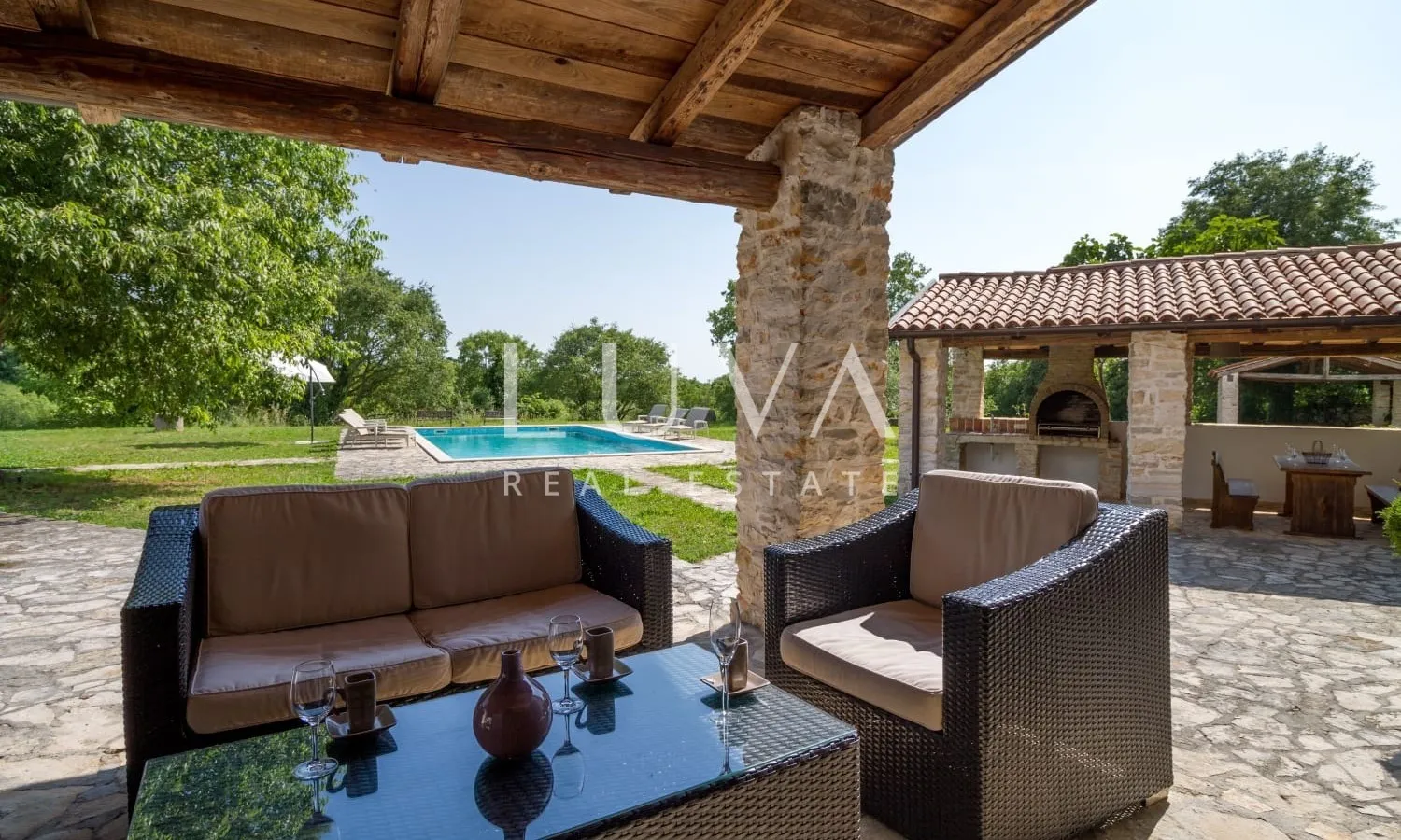 Barban, Istra, luksuzna kamena vila s bazenom na prodaju