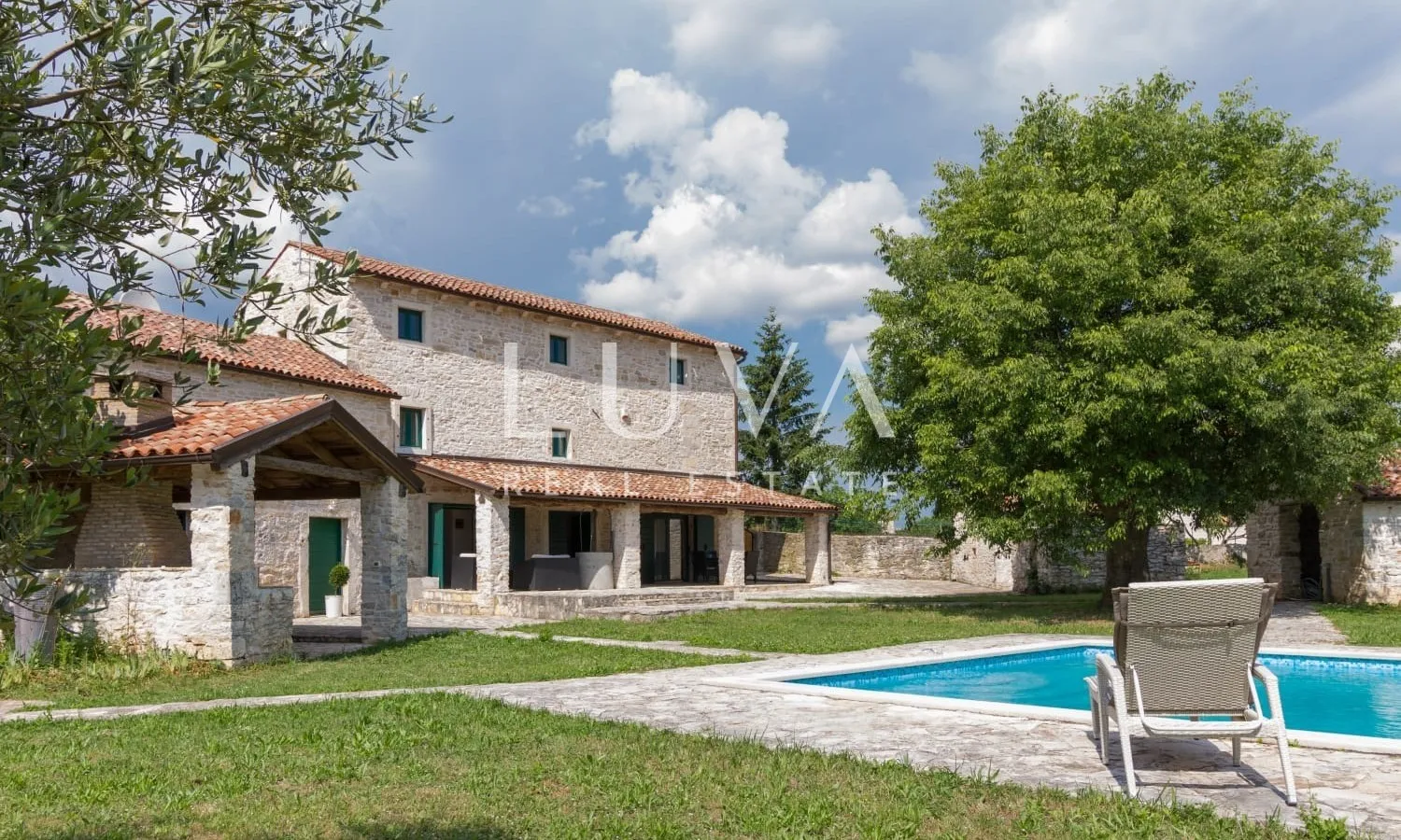 Barban, Istra, luksuzna kamena vila s bazenom na prodaju