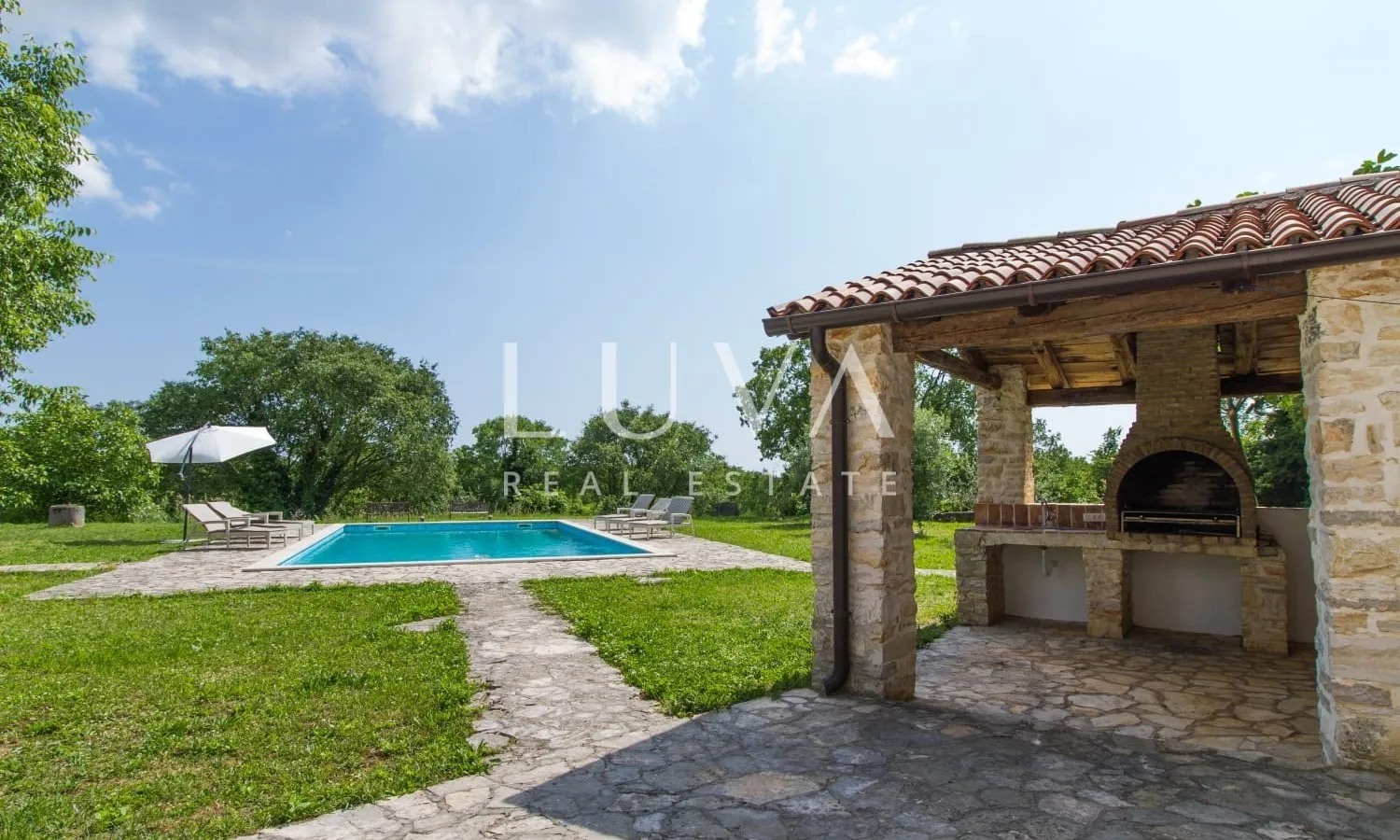 Barban, Istra, luksuzna kamena vila s bazenom na prodaju