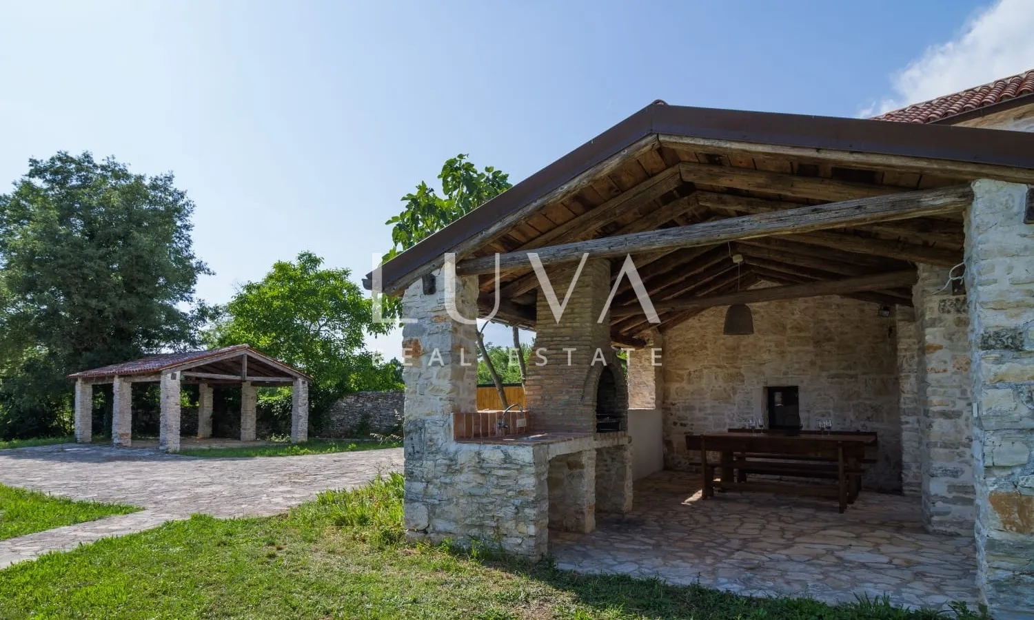 Barban, Istra, luksuzna kamena vila s bazenom na prodaju