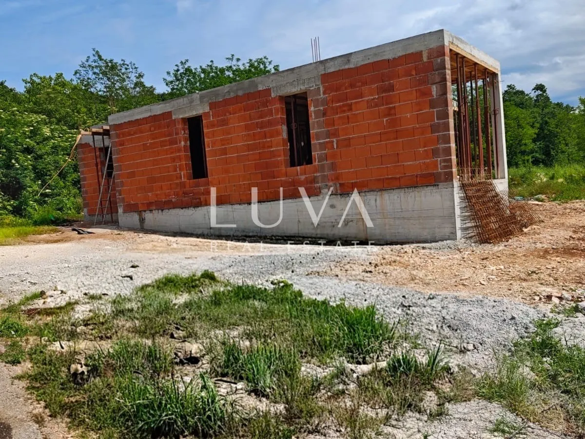 Istra, Tinjan, moderna vila s bazenom u izgradnji, 235 m2