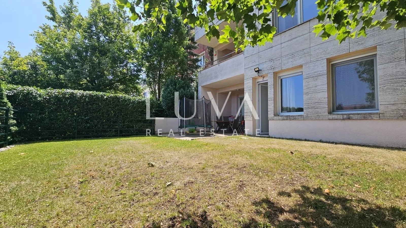 Zagreb, Gornje Prekrižje, luxury apartment with garden and garage, 230m2