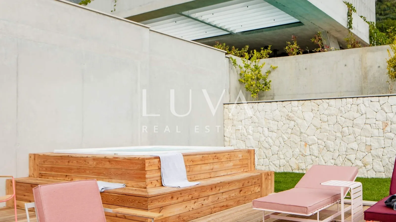 Dubrovnik,  Brsečine, moderni hotel s bazenom na prodaju
