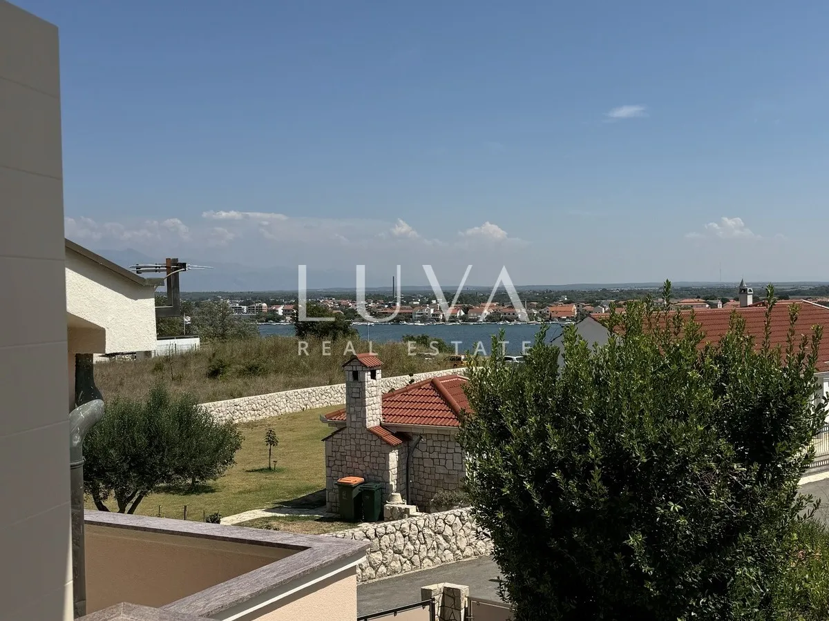 Nin, prostrana dvojna kuća 275m2 na prodaju