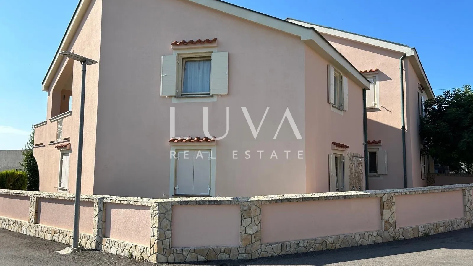 Nin, prostrana dvojna kuća 275m2 na prodaju