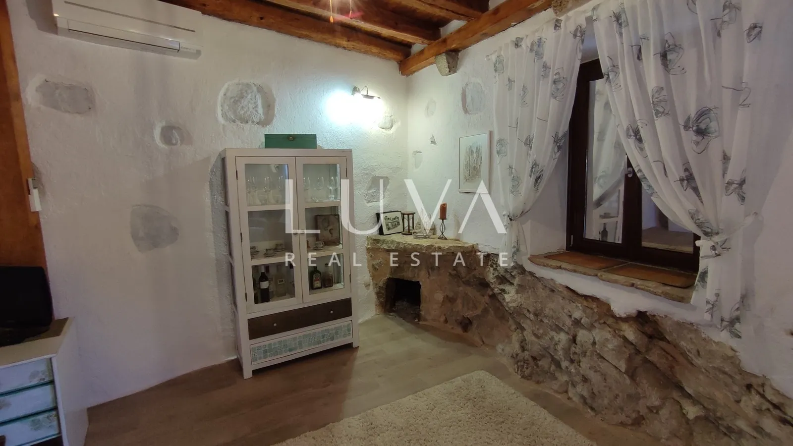 Hvar, Vrbanj – Authentic Stone House with Pool for Sale